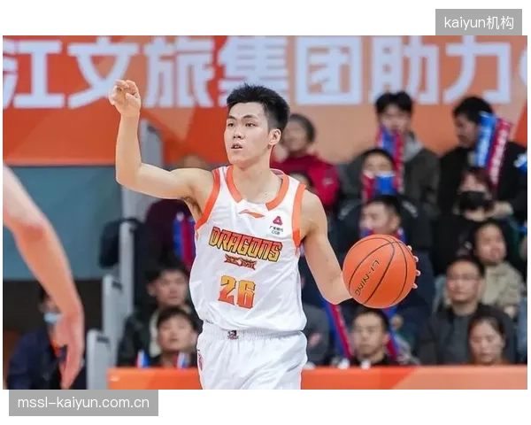 新秀庞峥麟以出色的个人表现入选一阵，成为本赛季CBA常规赛最大惊喜之一。